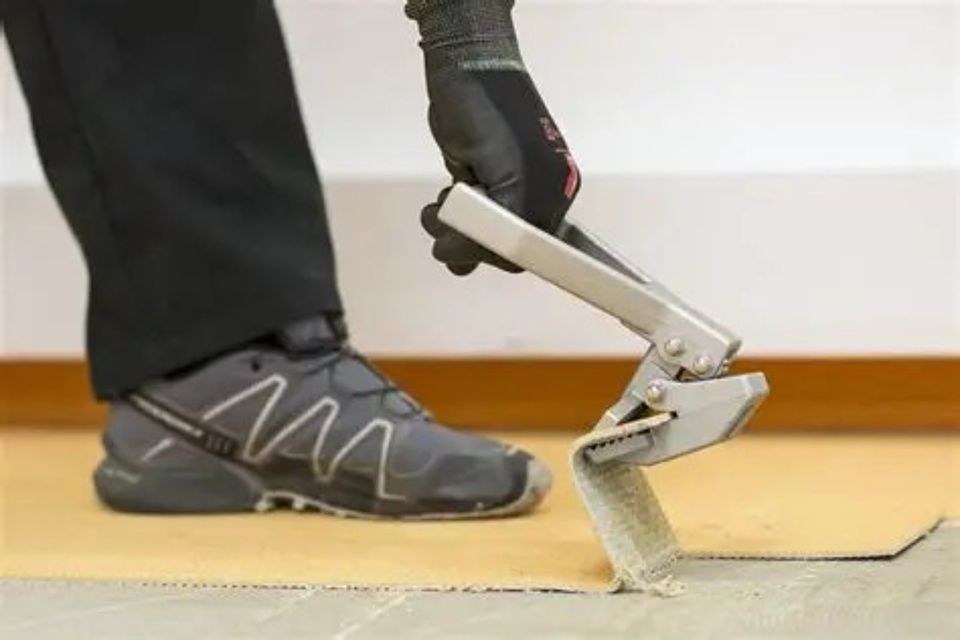 Teppichstripper Vinyl Entferner PVC Bodenbeläge mieten in Barver – 4