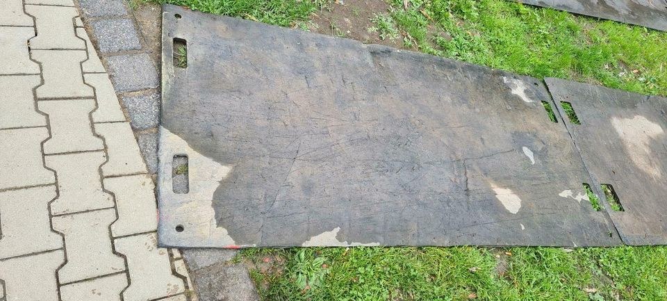 Kunststoff Fahrplatten mieten bei SD-Baumaschinen – für die Baustelle