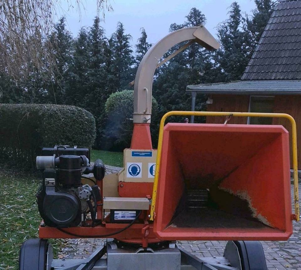 Häcksler mieten bei SD-Baumaschinen – für Ast- & Heckenschnitt – 3
