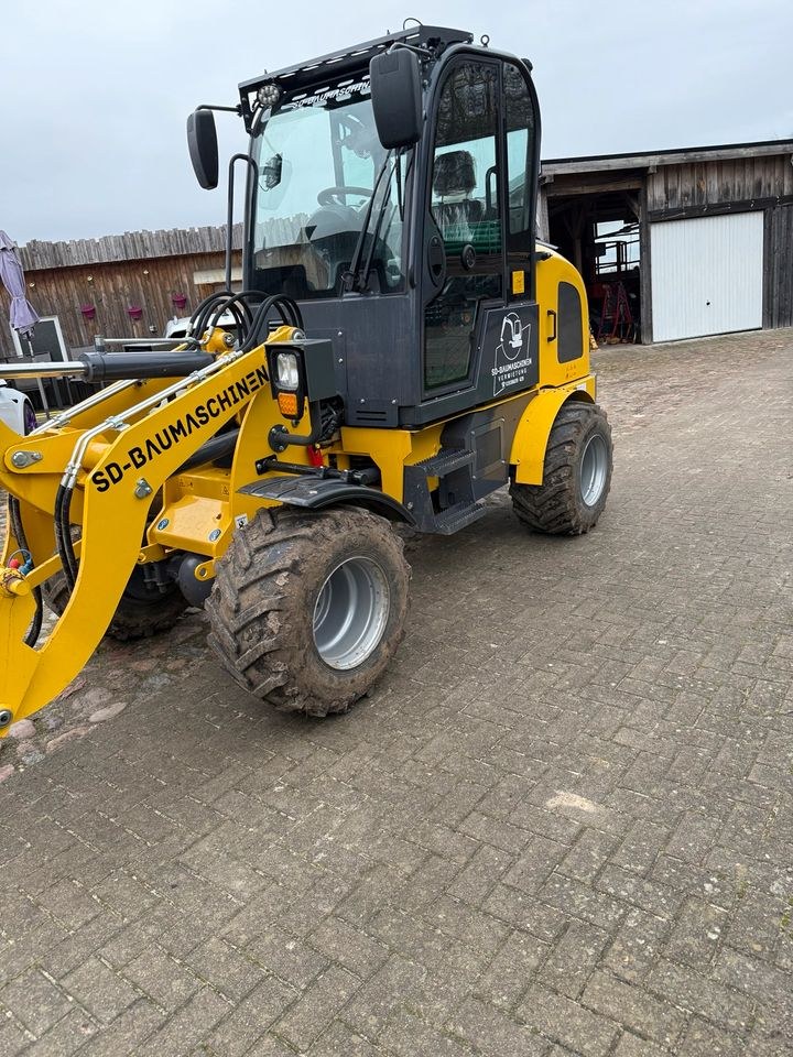 Radlader Hytec F30 Anlieferung mieten bei SD-Baumaschinen