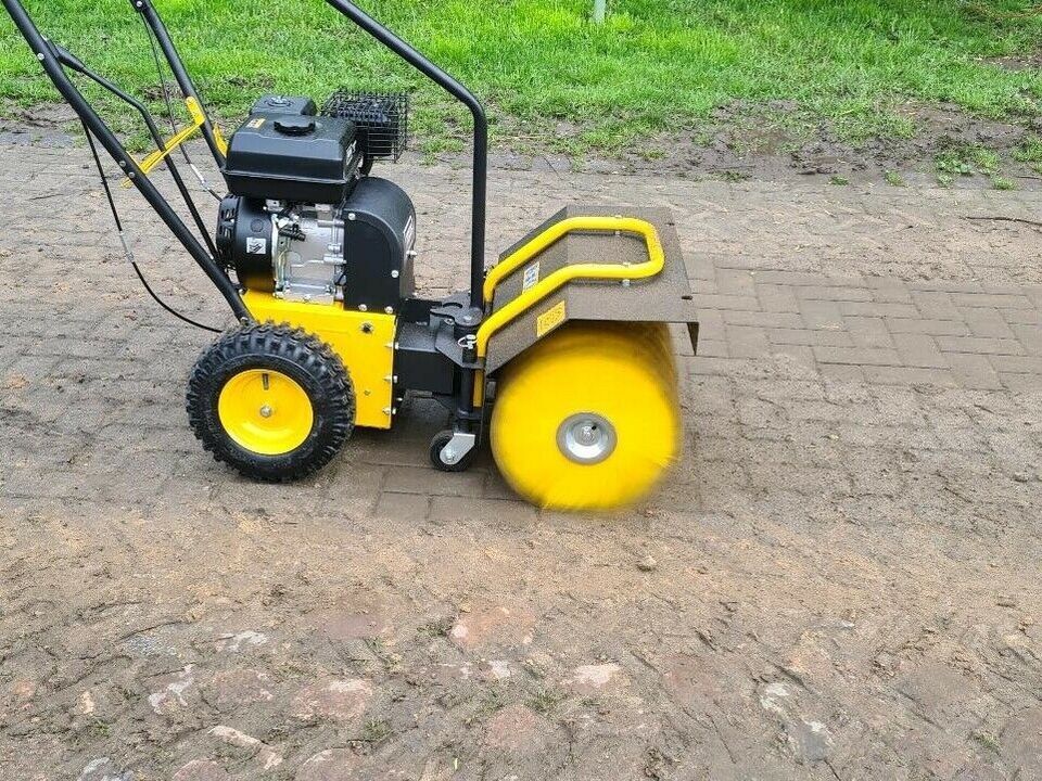 Benzin Kehrmaschine 60cm Breite mieten bei SD-Baumaschinen