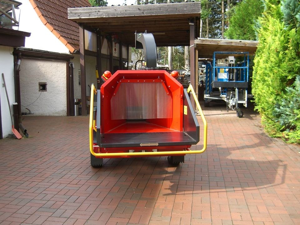 Holzhäcksler Häcksler mieten in Celle – für Ast- & Heckenschnitt – 4