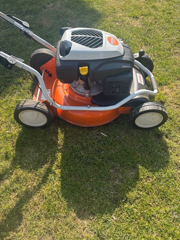 Stihl RM 2 RT Mulchmäher Rasenmäher Benzin mieten bei Lolipas – 3
