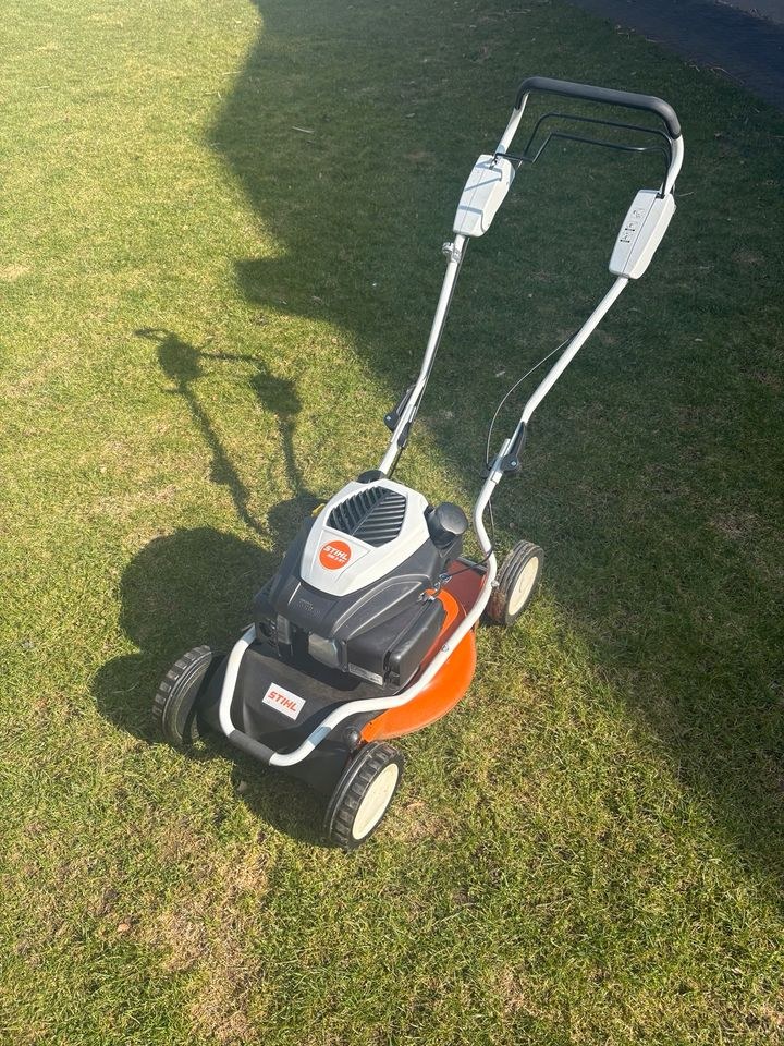 Stihl RM 2 RT Mulchmäher Rasenmäher Benzin mieten bei Lolipas