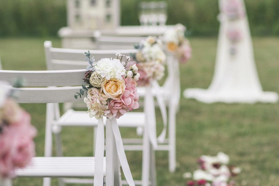 Klappstuhl weiß Deko mieten in Bad Bentheim – für die Hochzeit – 4