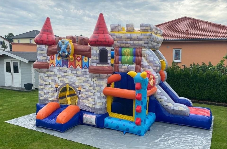 Schloss Hüpfburg Rutsche Berlin mieten bei FeierGut