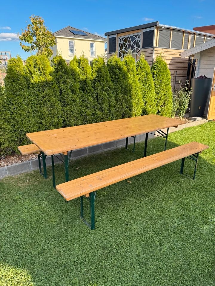 Bierzeltgarnitur großer Tisch 70 cm 220 mieten bei FeierGut
