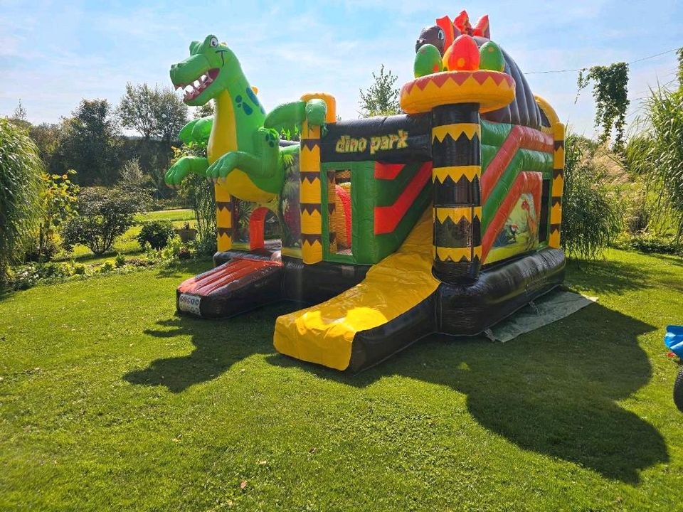 Hüpfburg Dinowelt mieten bei TA-Hoppsala – Hüpfspaß für jede Feier