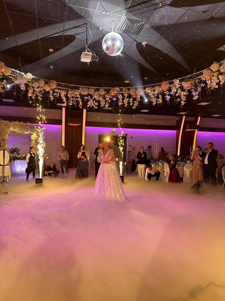 Hochzeitstanz Torte Bodennebel Kaltfontänen mieten in Gudensberg