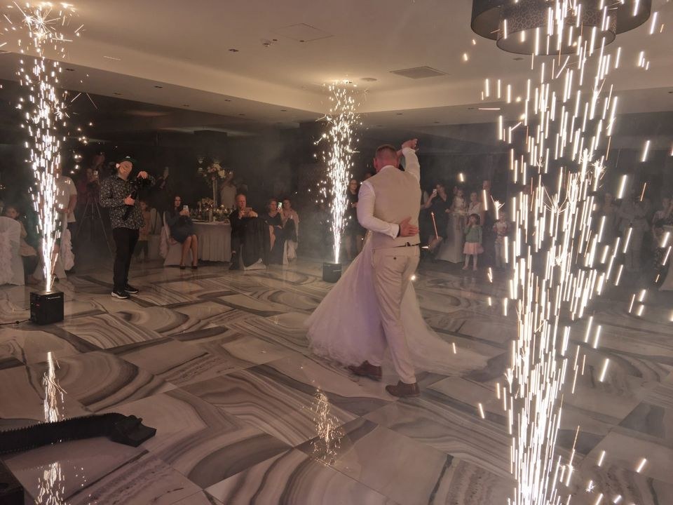 Hochzeitstanz Torte Bodennebel Kaltfontänen mieten in Gudensberg – 2