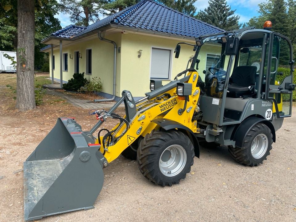 Radlader Hoflader Bagger mieten in Beelitz – für Schüttgut & Paletten