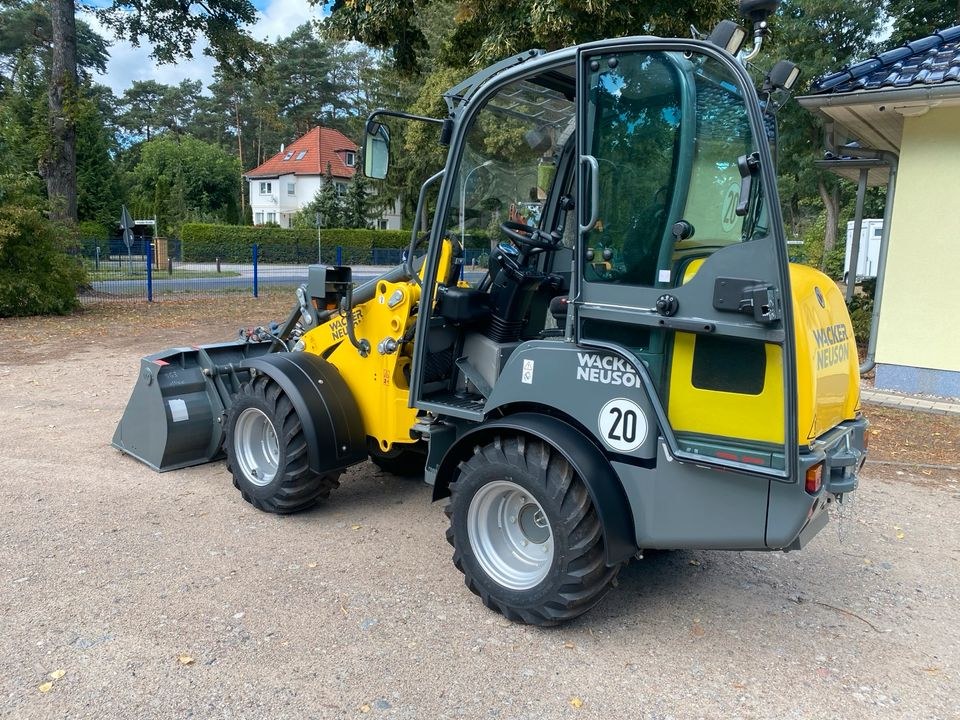 Radlader Hoflader Bagger mieten in Beelitz – für Schüttgut & Paletten – 3