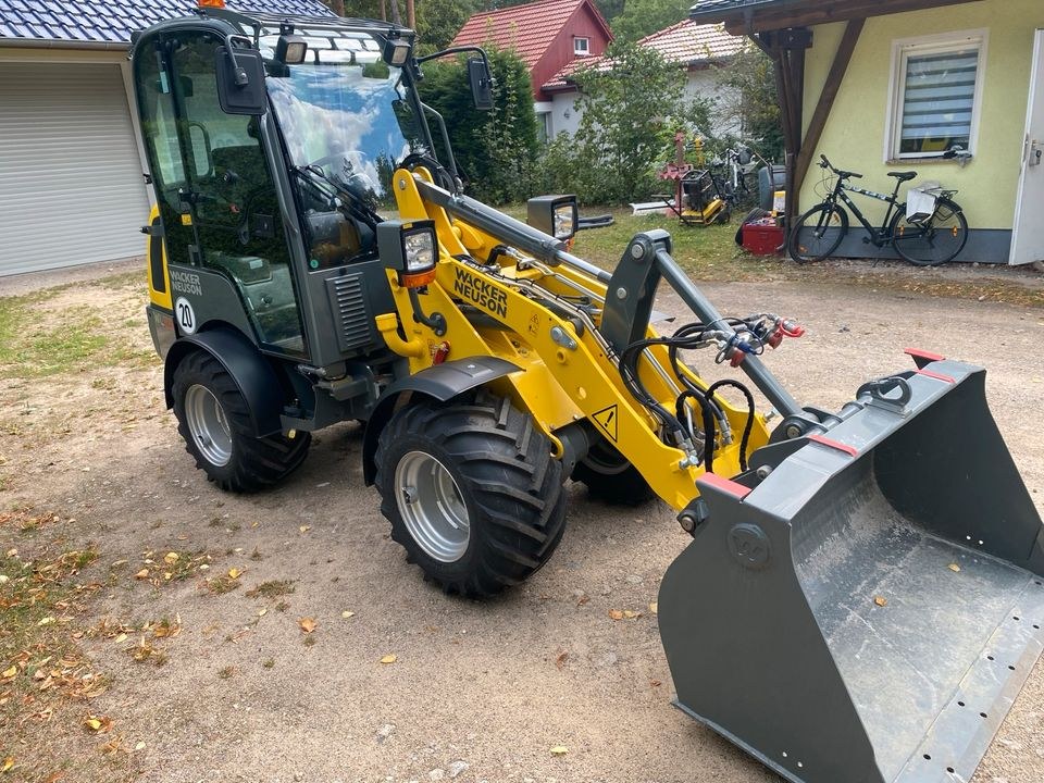 Radlader Hoflader Bagger mieten in Beelitz – für Schüttgut & Paletten – 2