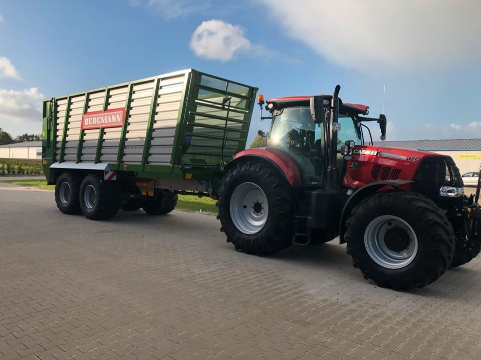 Häckselwagen Häckseltransportwagen Bergmann mieten in Apen