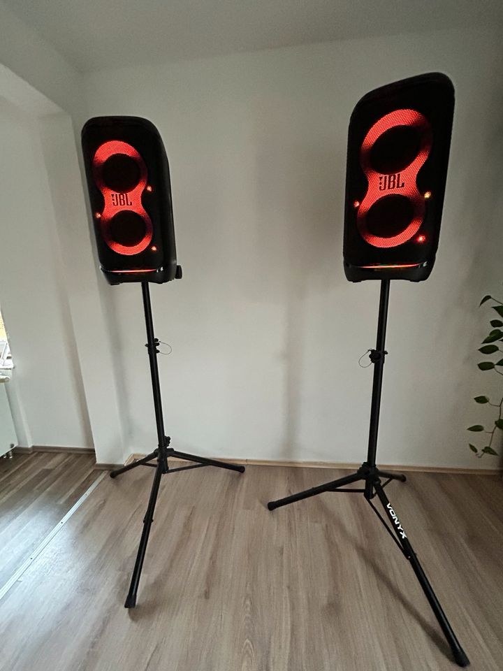 JBL Partybox 320 Mikrofonset Stativ mieten in Burgdorf – Party-Sound – 2