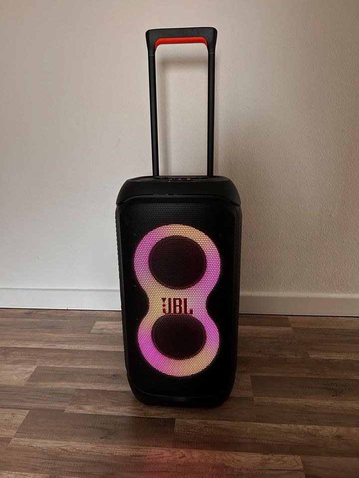 JBL Partybox 320 Mikrofonset Stativ mieten in Burgdorf – Party-Sound – 4
