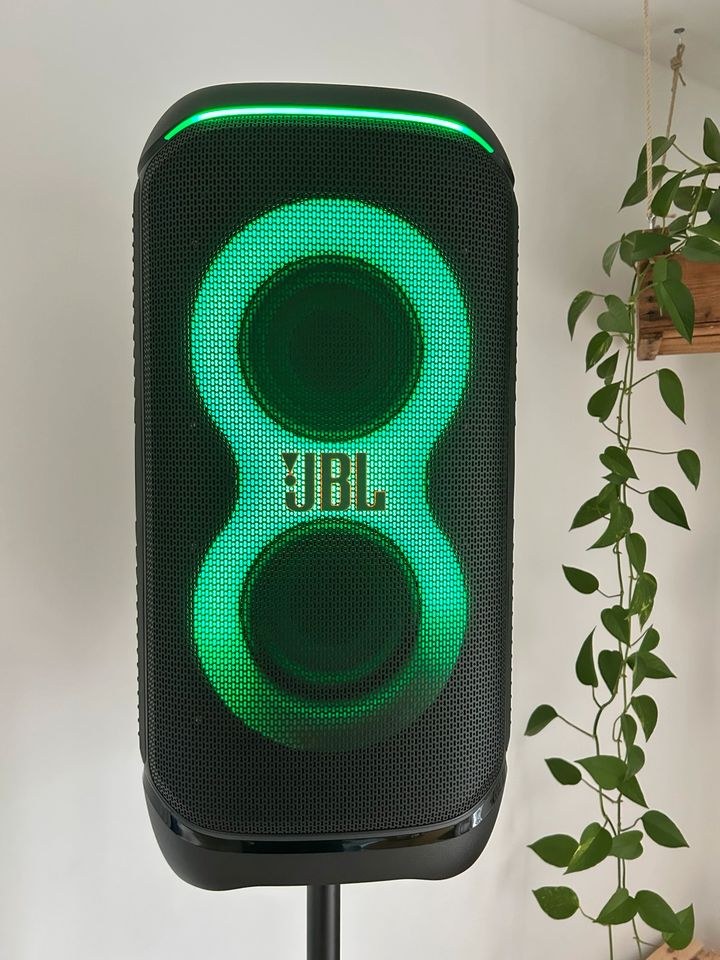 JBL Partybox 320 Mikrofonset Stativ mieten in Burgdorf – Party-Sound