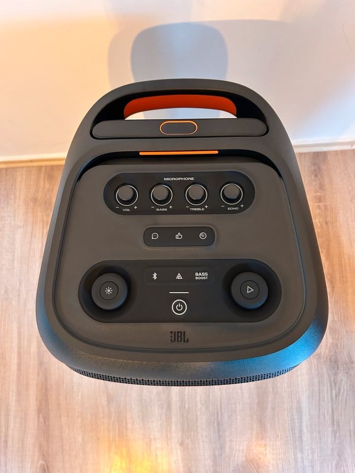 JBL Partybox 320 Mikrofonset Stativ mieten in Burgdorf – Party-Sound – 3
