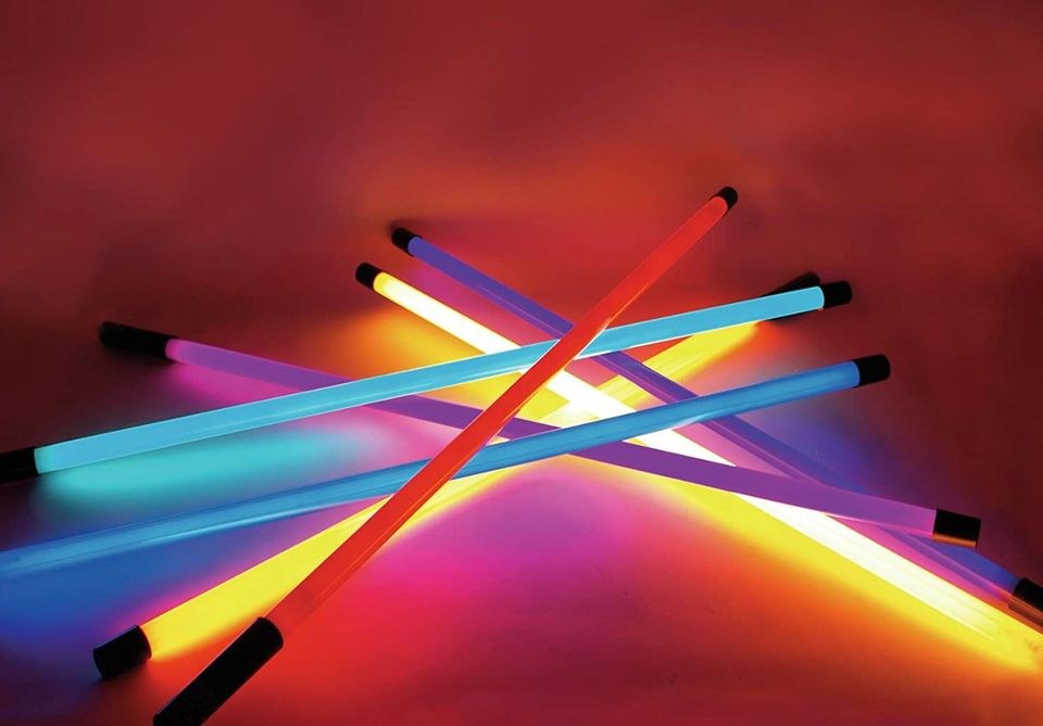 LED Neon Leuchtstab 150 cm mieten bei Rentboks – Party-Sound