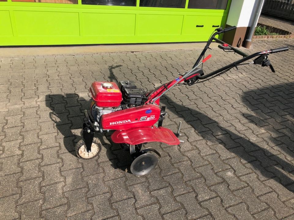 Motorhacke Honda 3,6 PS 25cm Arbeitstiefe mieten bei Garagenvermietung
