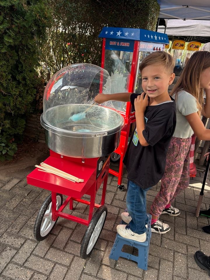 Profi Zuckerwattemaschine Rollwagen Zubehör mieten in Gelsenkirchen – 2