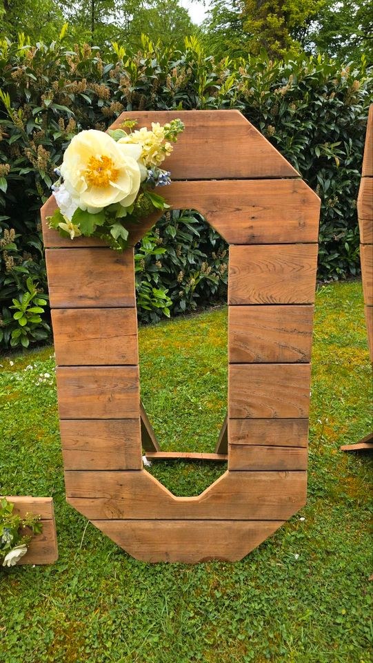 LOVE Holzbuchstaben Deko mieten in Garath – für die Hochzeit – 3