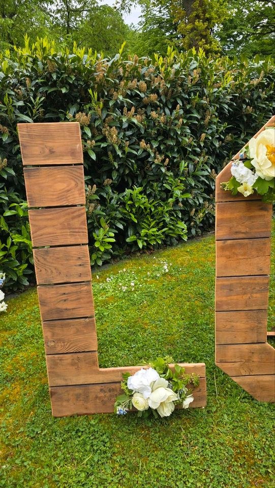 LOVE Holzbuchstaben Deko mieten in Garath – für die Hochzeit – 2