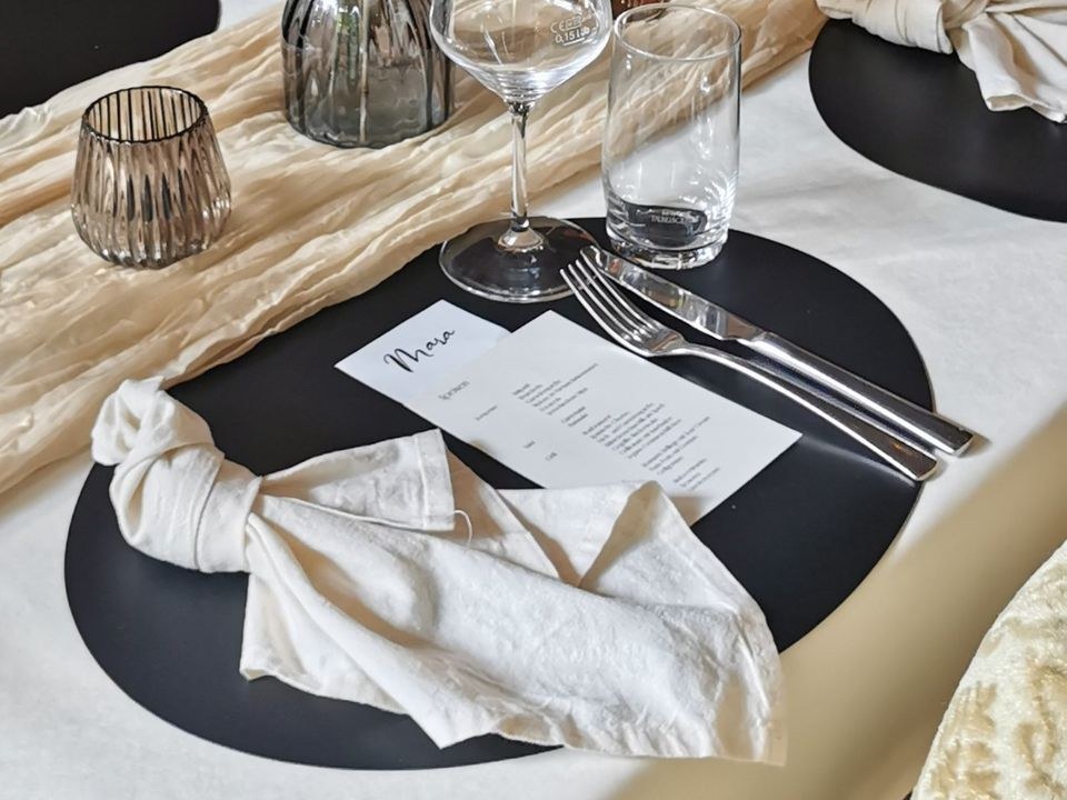 Tischset Schwarz Deko mieten in Garath – für die Hochzeit