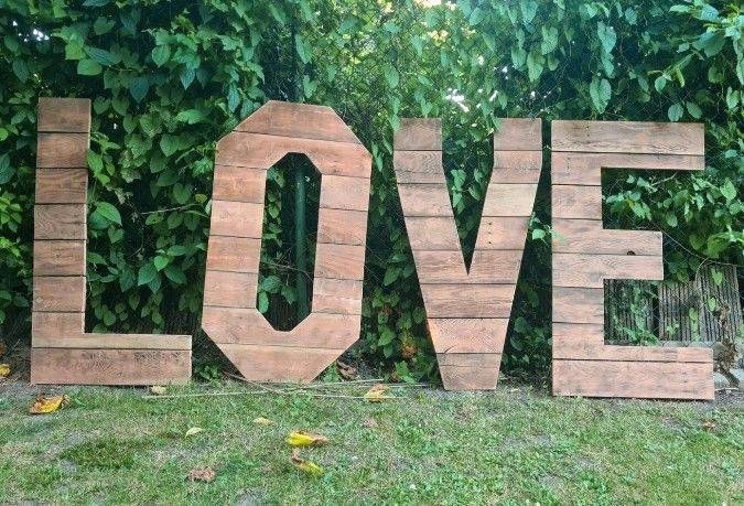LOVE Holzbuchstaben Deko mieten in Garath – für die Hochzeit – 4
