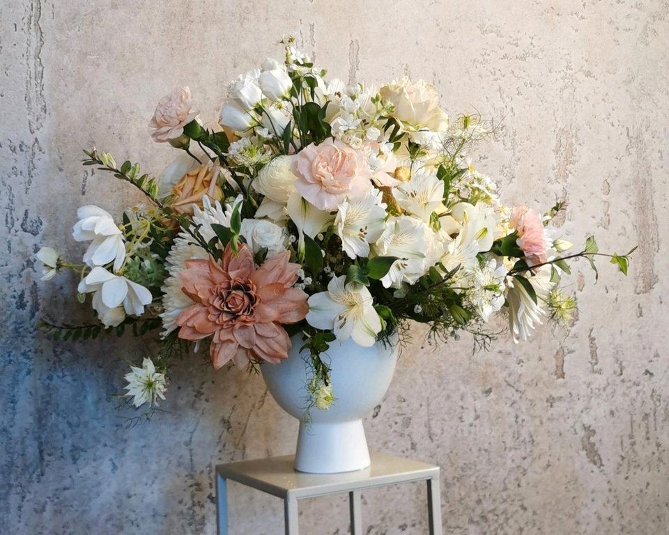 Gesteckschale Weiße Taupe Deko mieten in Garath – für die Hochzeit