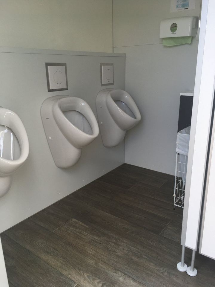Toilettenwagen Kühlwagen Bierzeltgarnituren mieten in Euskirchen – 3