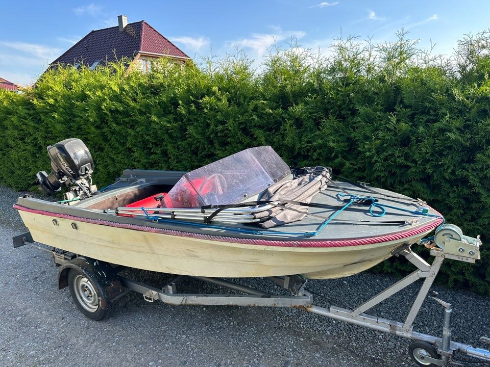 Motorboot inkl 15 PS Motor mieten in Stadtmitte – raus aufs Wasser