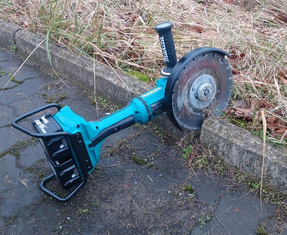 I Makita Winkelschleifer DGA 900 4x Akku mieten