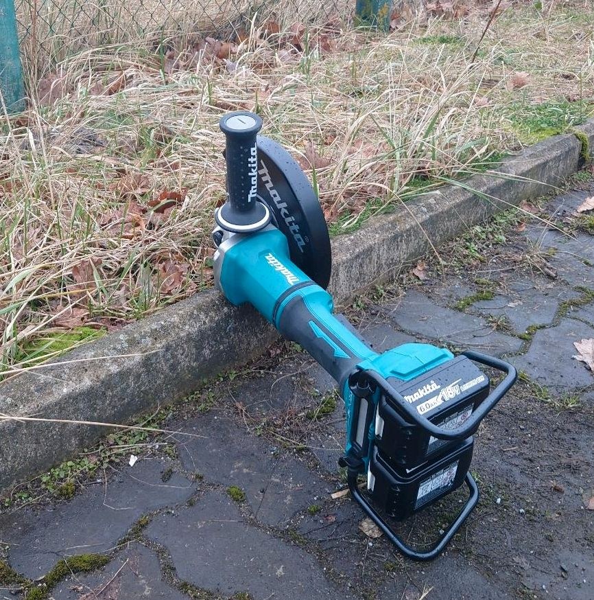 I Makita Winkelschleifer DGA 900 4x Akku mieten – 2