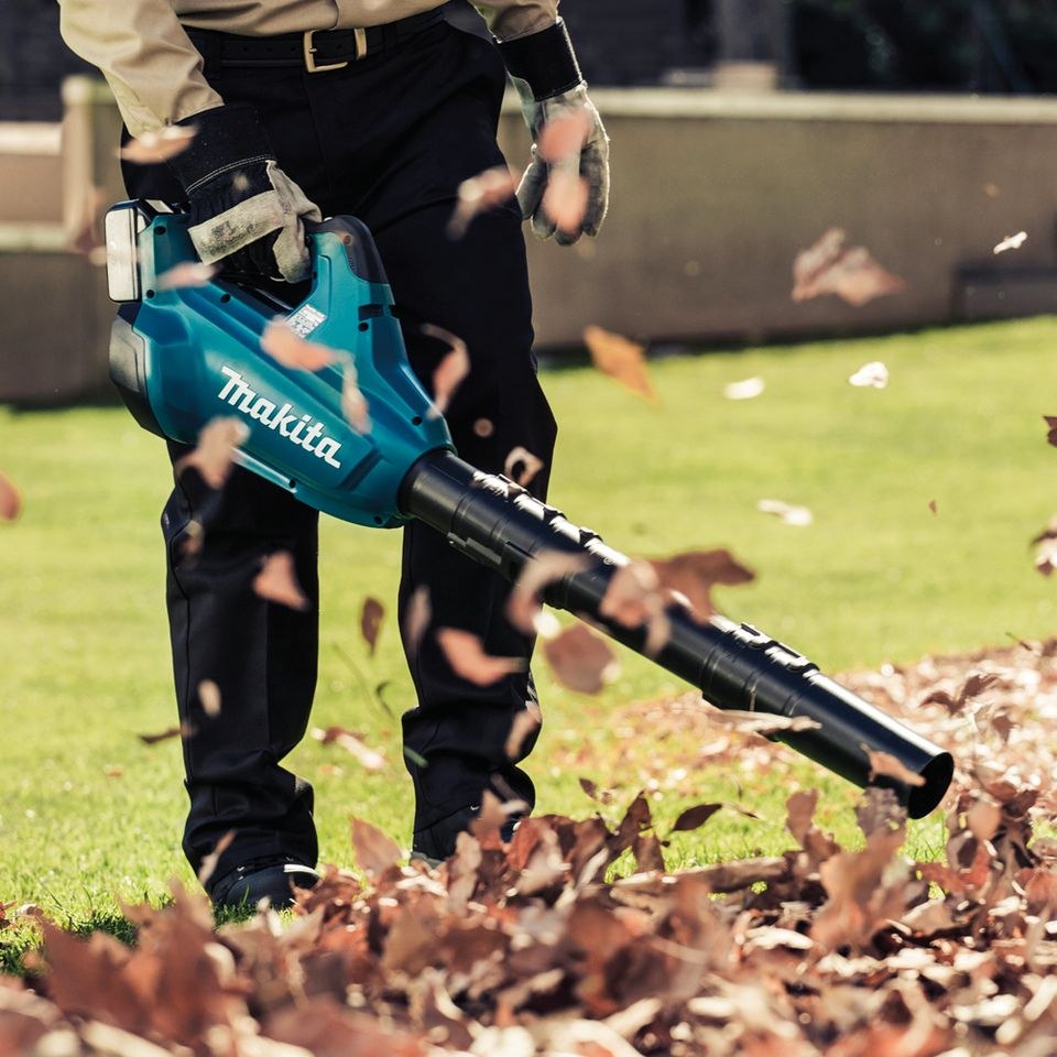 I Makita DUB362 Akku Gebläse Akkus Ladegerät mieten – 2
