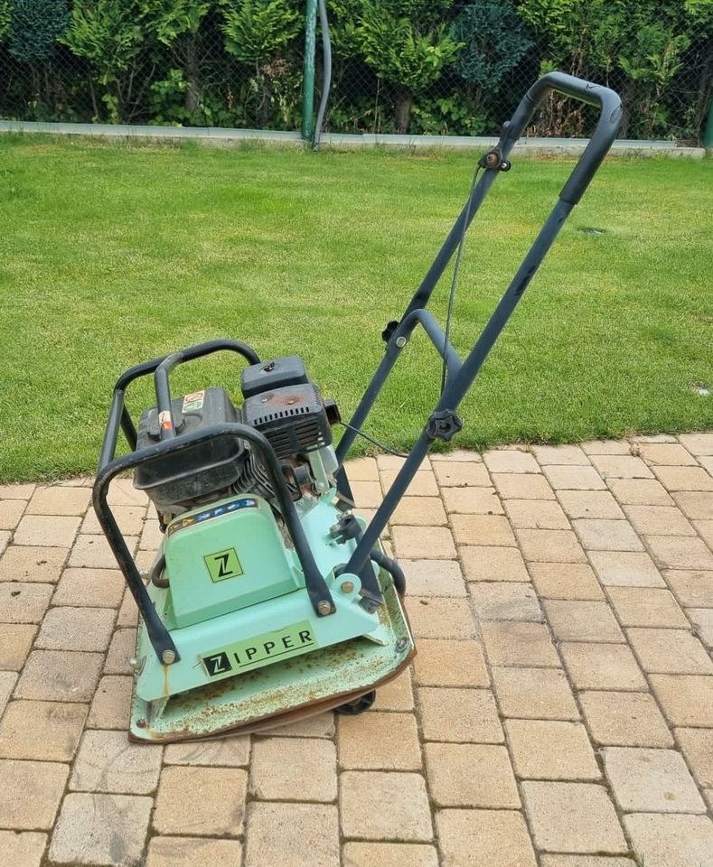RÜTTELPLATTE STAMPFER VERDICHTER 88 kg mieten in Krefeld