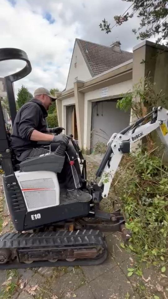 MINIBAGGER BOBCAT MICROBAGGER E10 mieten in Krefeld – 2