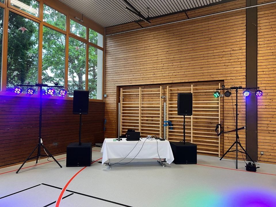 Partylichter Bühnenlicht Akkustrahler mieten in Baden-Baden – 2