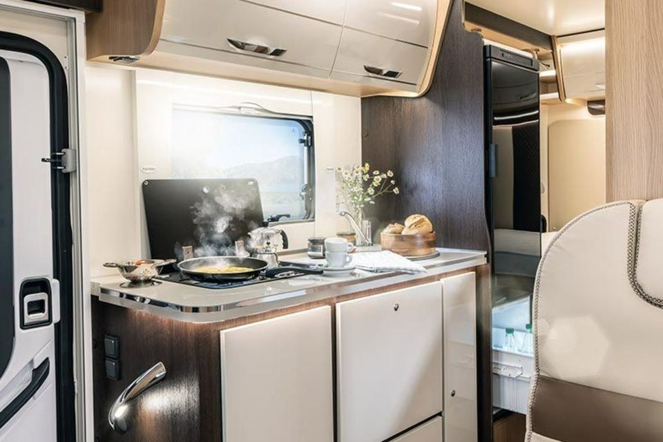 Wohnmobil Camper 6 Personen Automatik Alkoven mieten bei Martins-Miet – 4
