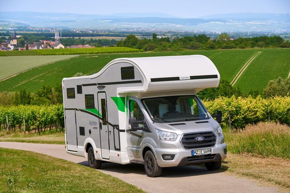 Wohnmobil Camper 6 Personen Automatik Alkoven mieten bei Martins-Miet