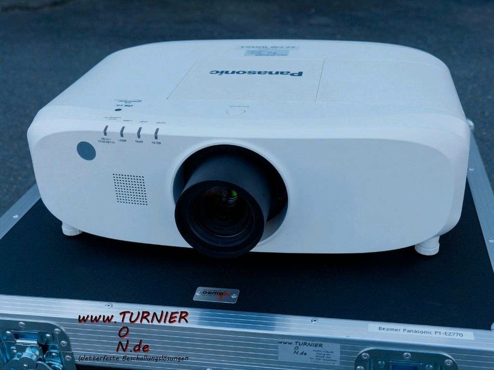 N Beamer Leinwand Lautsprecher Open Air Kino mieten bei Turnierton