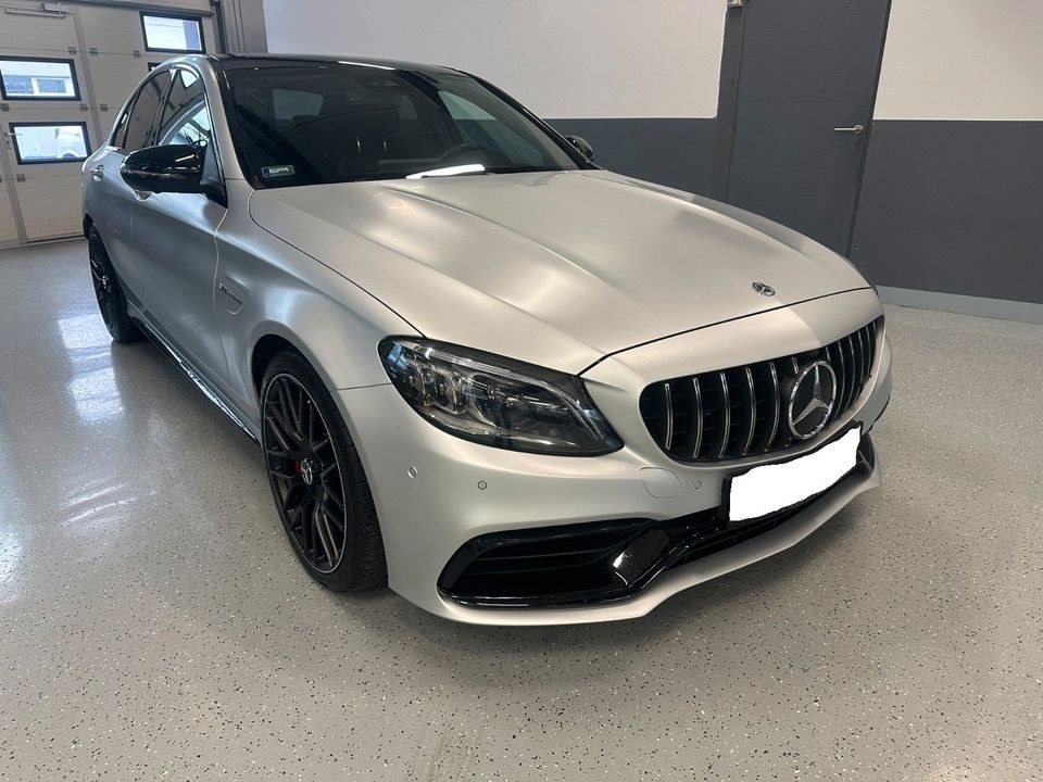 MERCEDES C63 AMG AUTO N WHATSAPP mieten in Neukölln