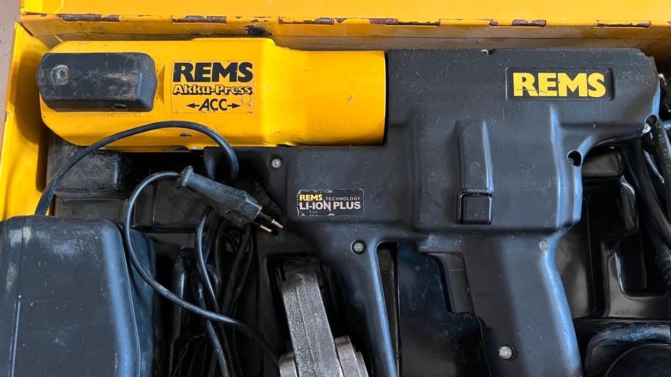 REMS Akku Pressmaschine Presszange V TH Kontur mieten in Kamen – 2