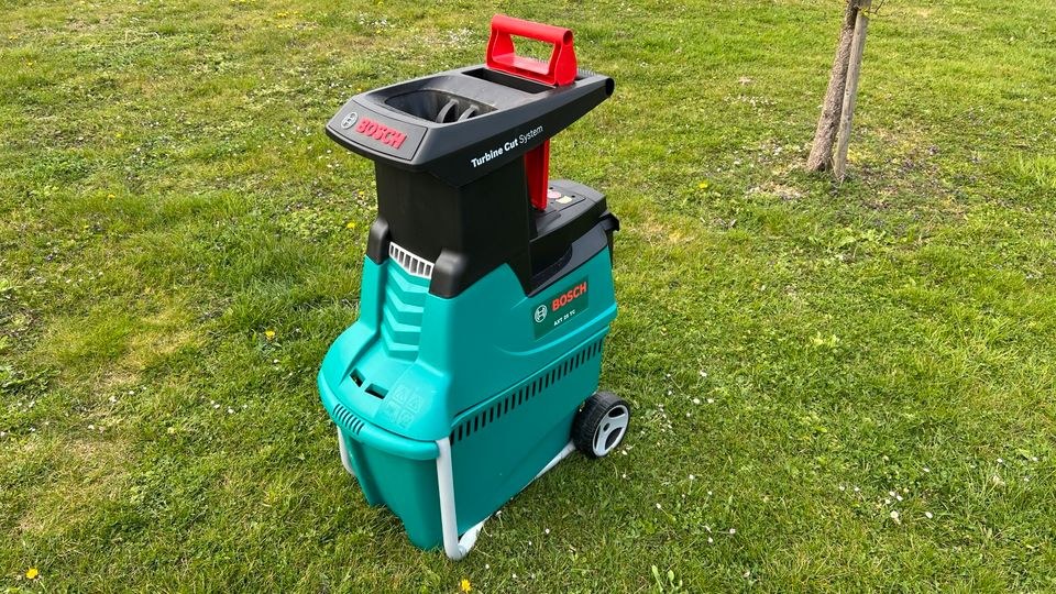 Bosch Häcksler AXT 25 TC 2500 W 45 mm 24h mieten in Kamen