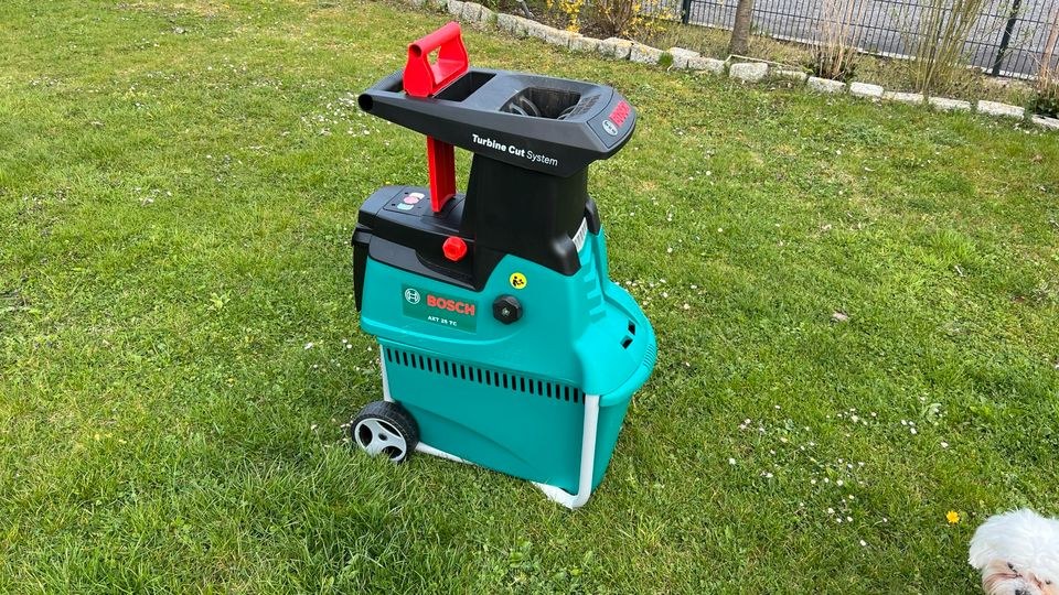 Bosch Häcksler AXT 25 TC 2500 W 45 mm 24h mieten in Kamen – 2