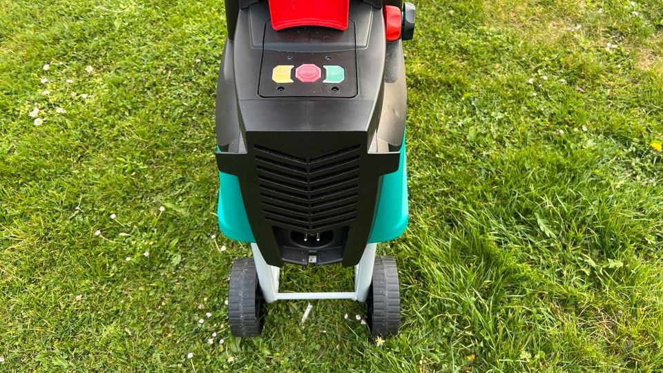 Bosch Häcksler AXT 25 TC 2500 W 45 mm 24h mieten in Kamen – 4