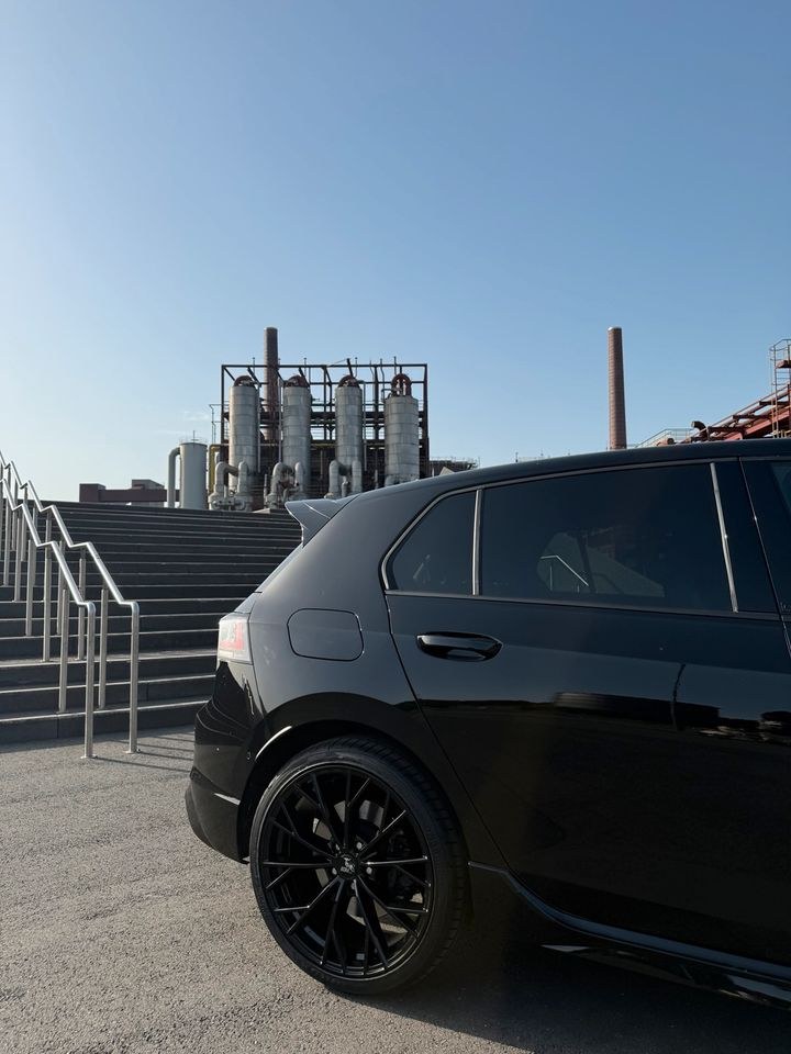 VW Golf R GTI Akrapovic Audi RS3 Mercedes A45 mieten in Schonnebeck – 4