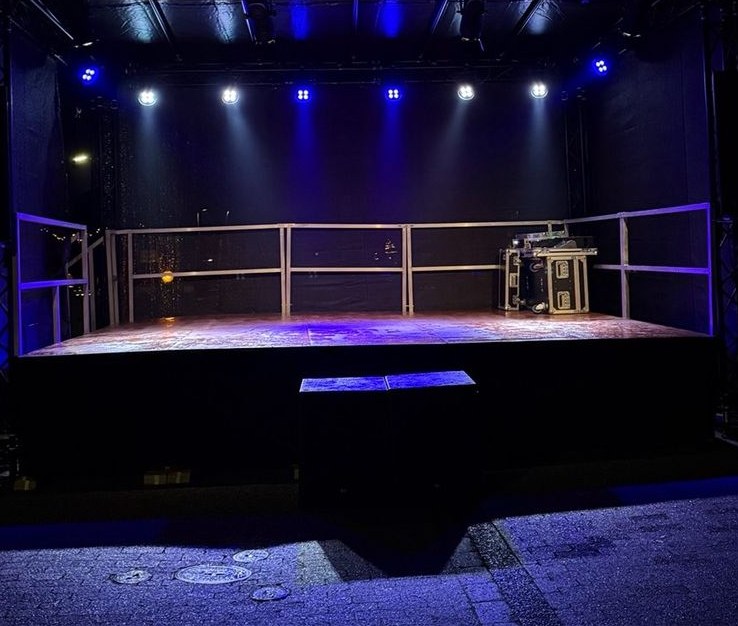 Bühne Stage Pultdach Podeste Beleuchtung mieten in Oberhausen – 3