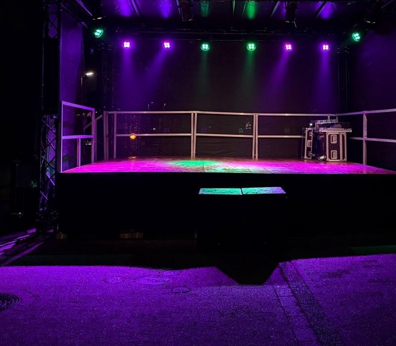 Bühne Stage Pultdach Podeste Beleuchtung mieten in Oberhausen – 4