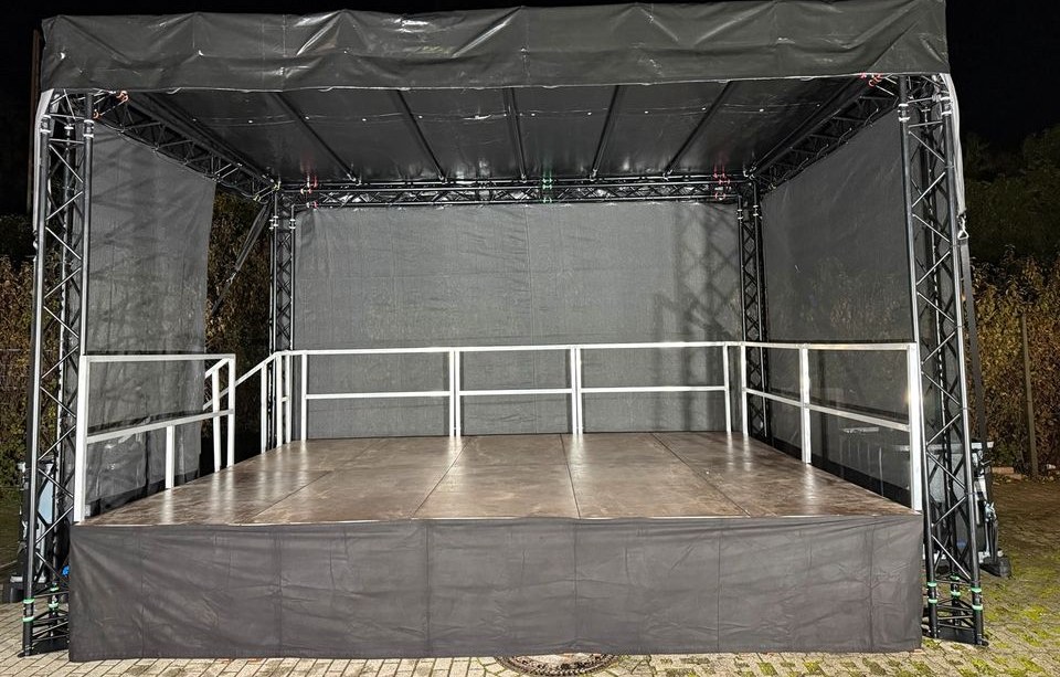 Bühne Stage Pultdach Podeste Beleuchtung mieten in Oberhausen